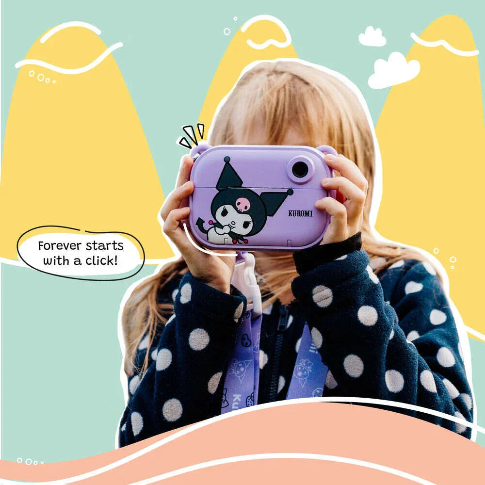 Kids digital camera Model P Kuromi kiimento – lifestyle shot of a child’s hands holding the camera
