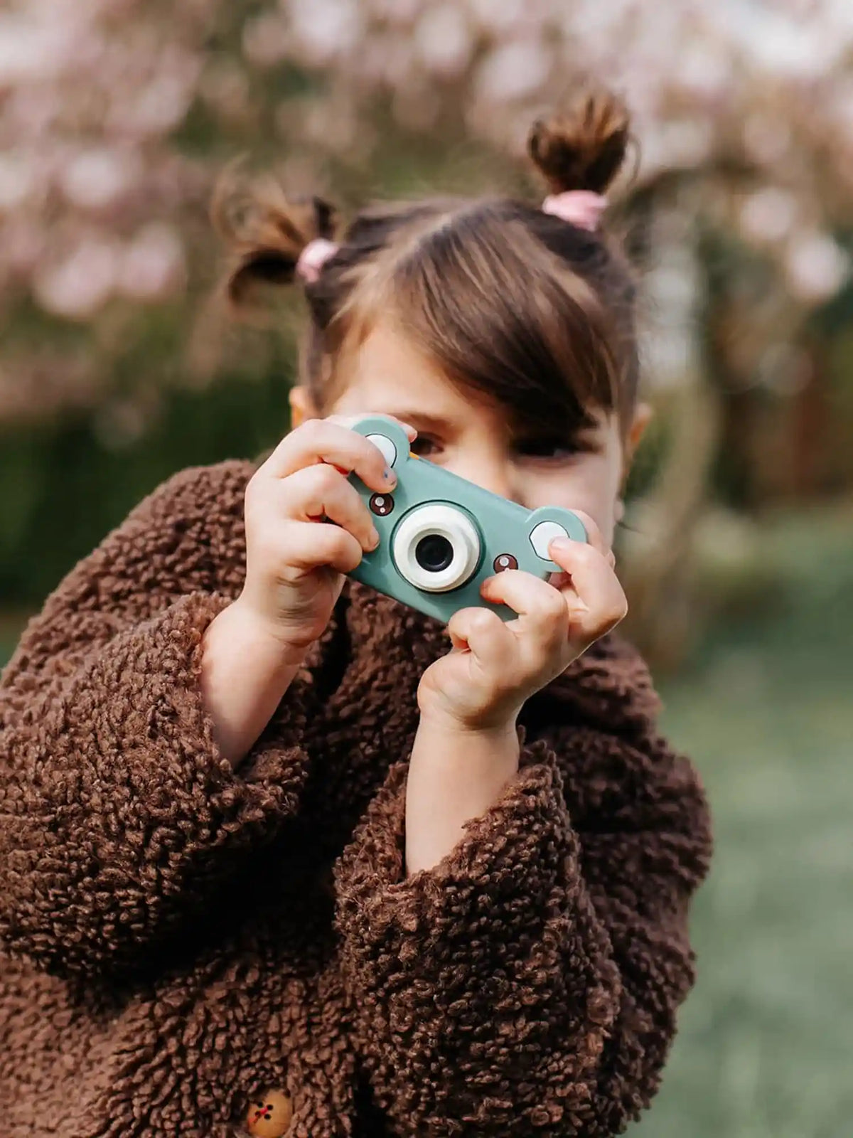 5歳の子どもにとって、何もかもが写真に撮る価値のあるものです。